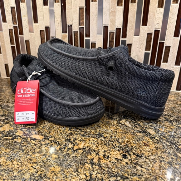 NWT Hey Dude Shoes Mens 12 Wally Black Casual Slip On Mocs Loafer Canvas Beach - Picture 1 of 6
